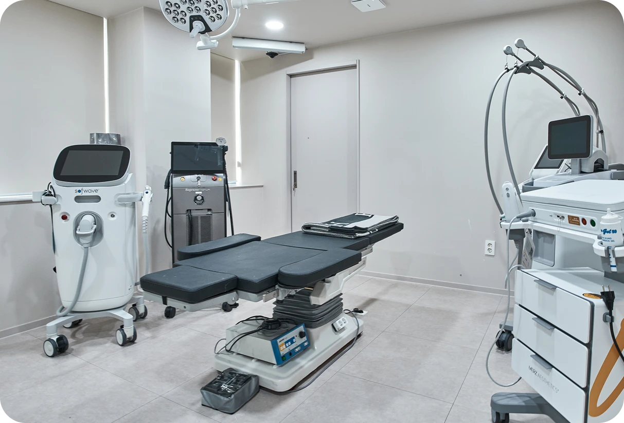 CHEONGDAM AIOO Clinic Treatment Room 1